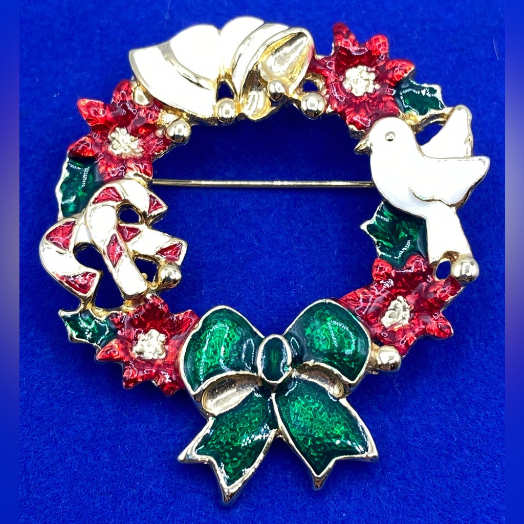 Vintage Sfj Enameled Christmas Wreath Brooch